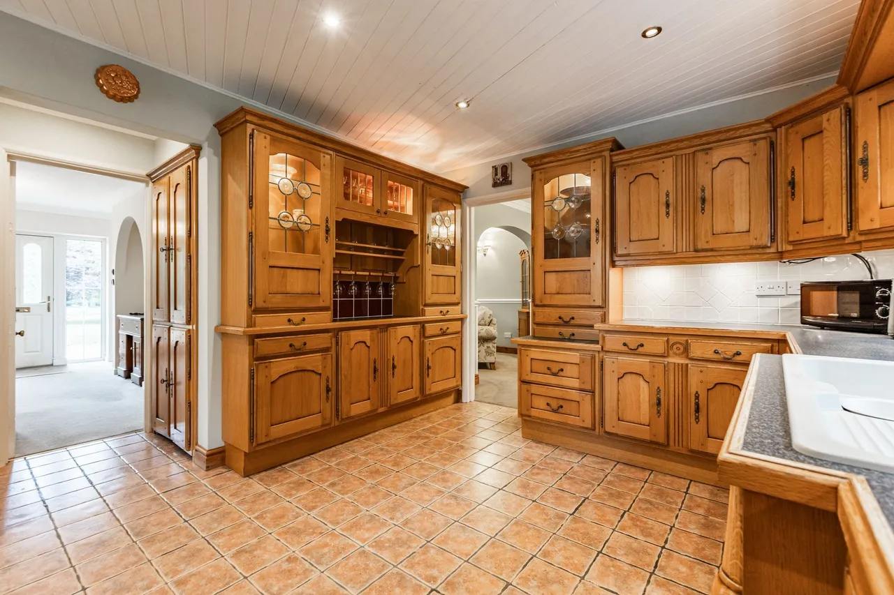 Detached Spacious Home in Walpole St, photo 7