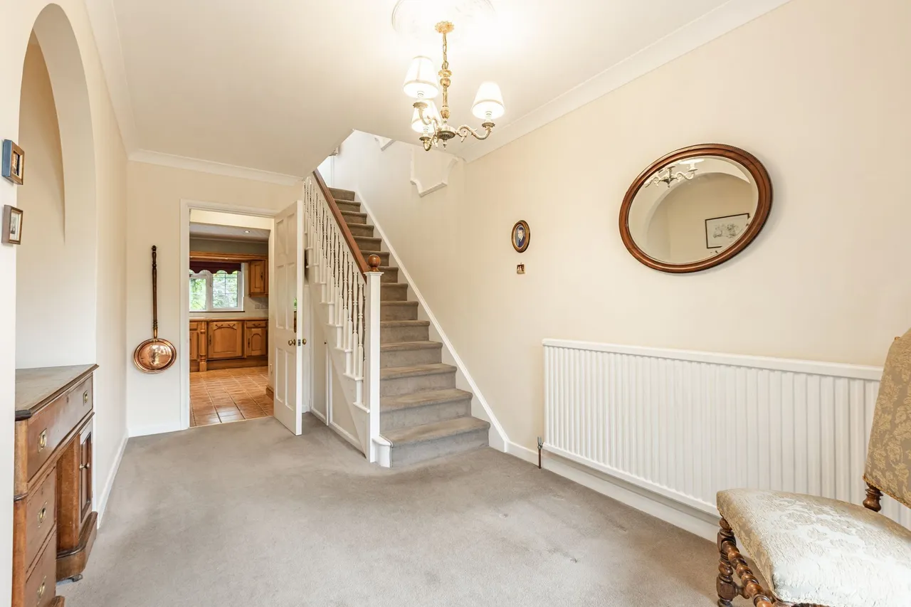 Detached Spacious Home in Walpole St, photo 3