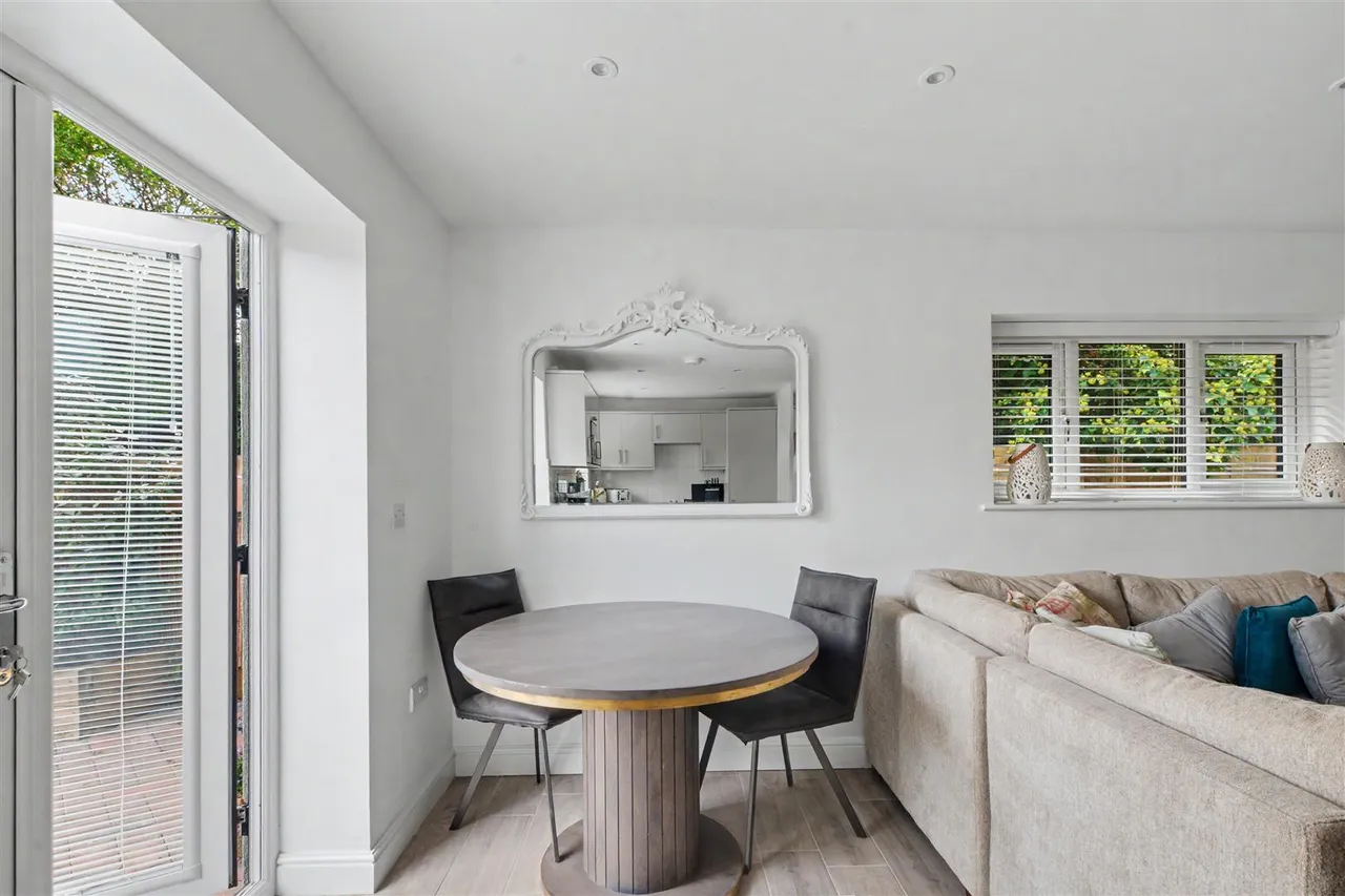 Mannion Crescent, Sawley, NG10, photo 9