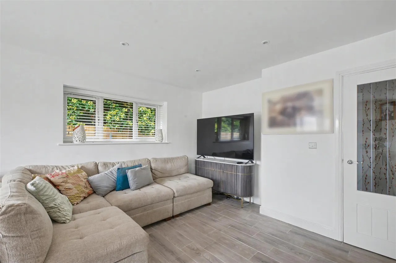 Mannion Crescent, Sawley, NG10, photo 7