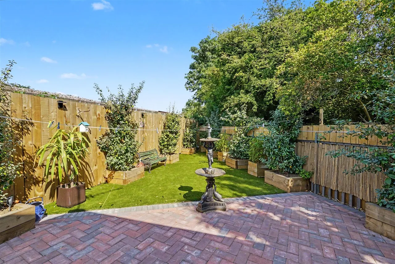 Mannion Crescent, Sawley, NG10, photo 4