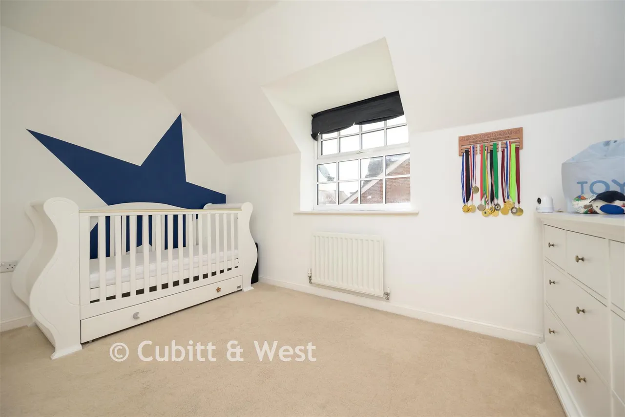 Whittaker Drive, Horley, RH6, photo 11