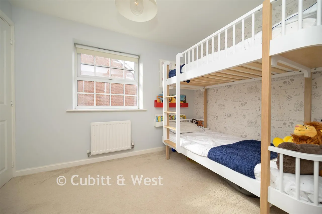 Whittaker Drive, Horley, RH6, photo 12