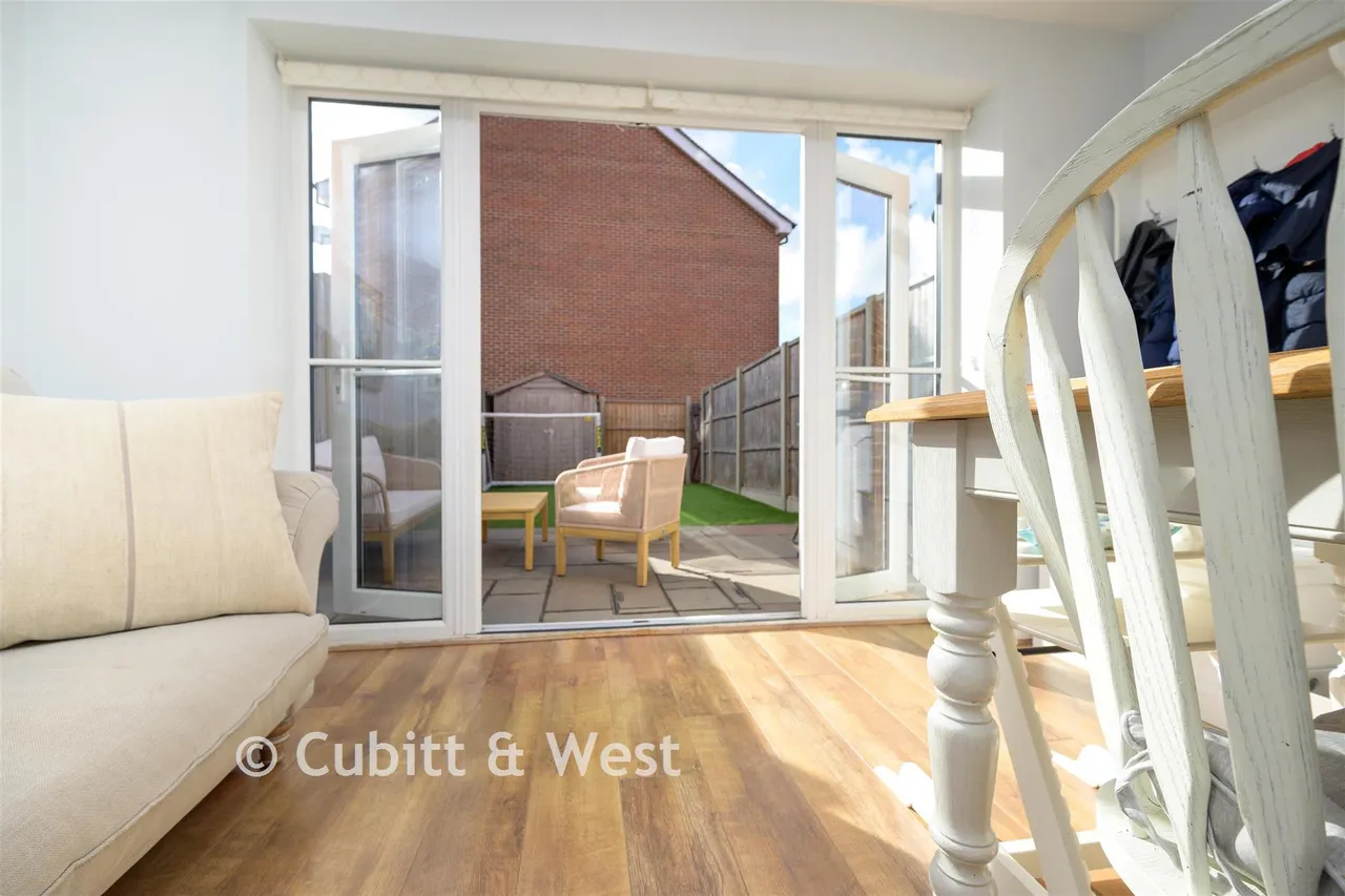 Whittaker Drive, Horley, RH6, photo 13