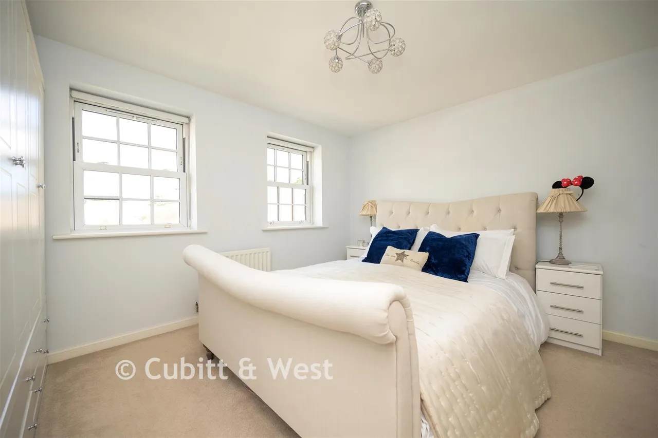 Whittaker Drive, Horley, RH6, photo 7