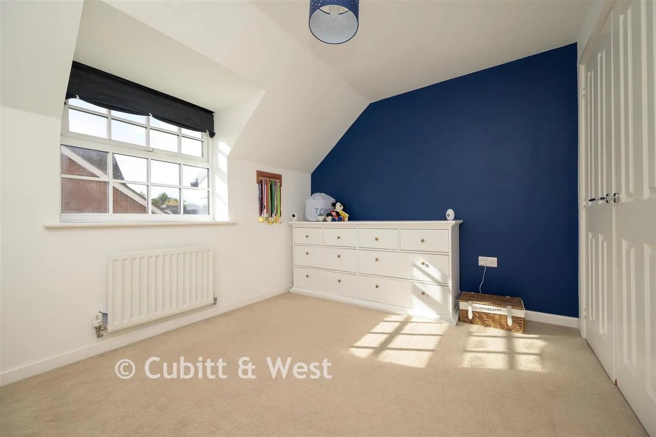 Whittaker Drive, Horley, RH6, photo 10