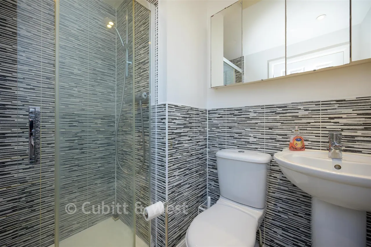 Whittaker Drive, Horley, RH6, photo 8