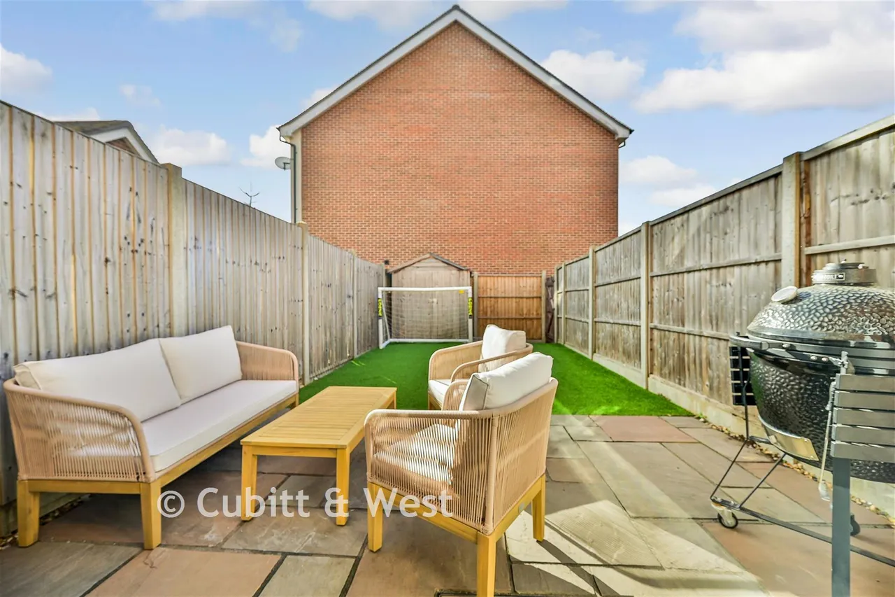 Whittaker Drive, Horley, RH6, photo 14