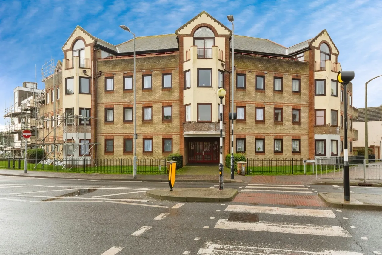 2 bed flat for sale — Rosemary Road, Clacton-on-Sea, Essex, CO15