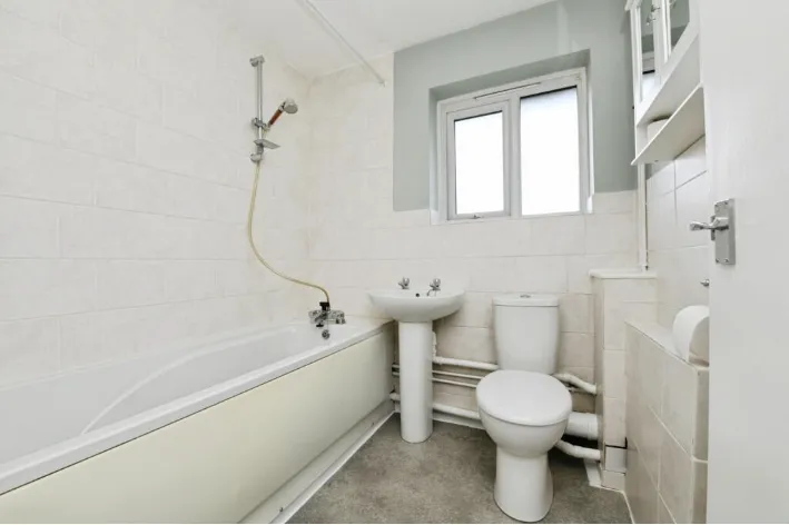 PITSEA MOUNT, BASILDON, photo 7