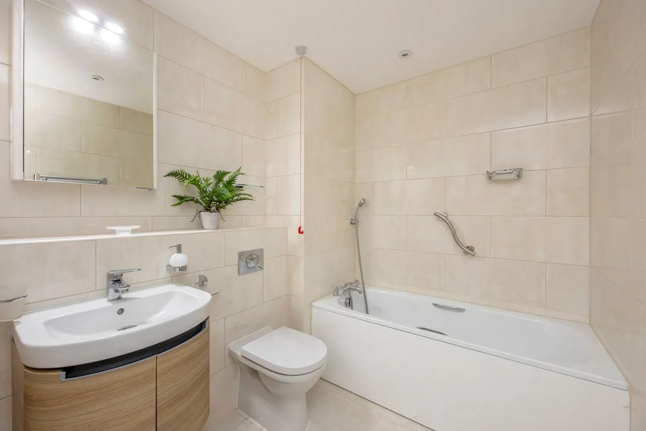 Bolnore Road, Fleur De Lis, RH16, photo 12