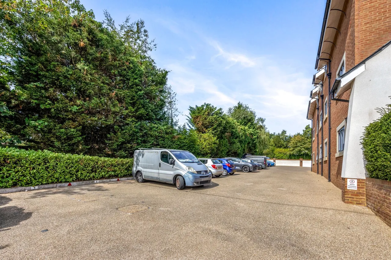 Bolnore Road, Fleur De Lis, RH16, photo 17