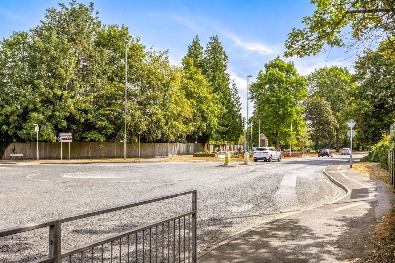 Bolnore Road, Fleur De Lis, RH16, photo 19
