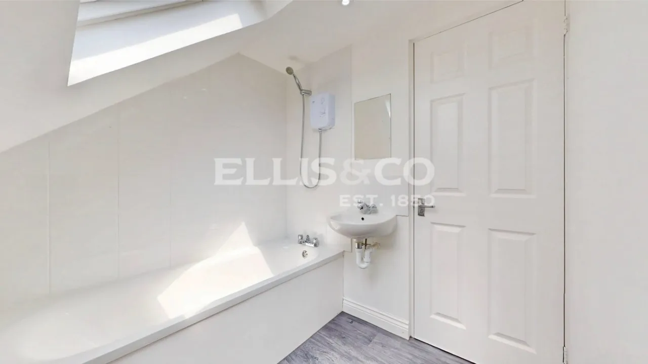Thorn Close, Northolt, UB5, photo 5