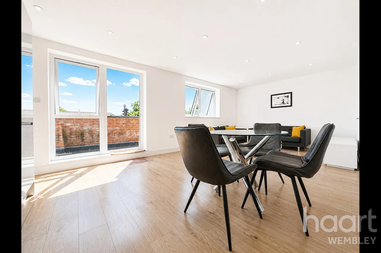 2 bed flat to rent, Crawford Avenue, HA0