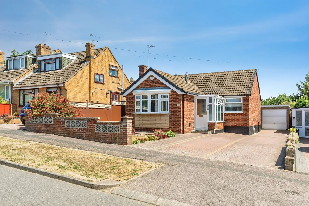 2 bed house for sale — Stanwell Way, Wellingborough