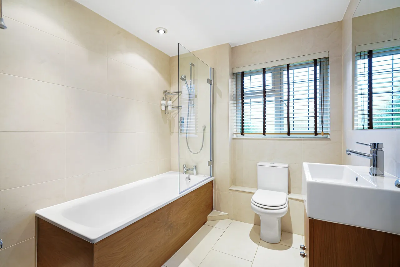 Clive Road, Esher, Surrey, KT10, photo 11