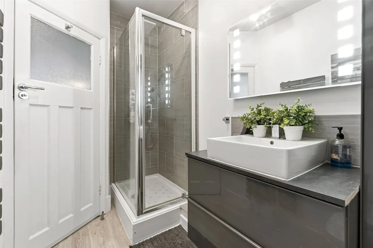 Hatherop Road, Hampton, TW12 2RF, photo 5