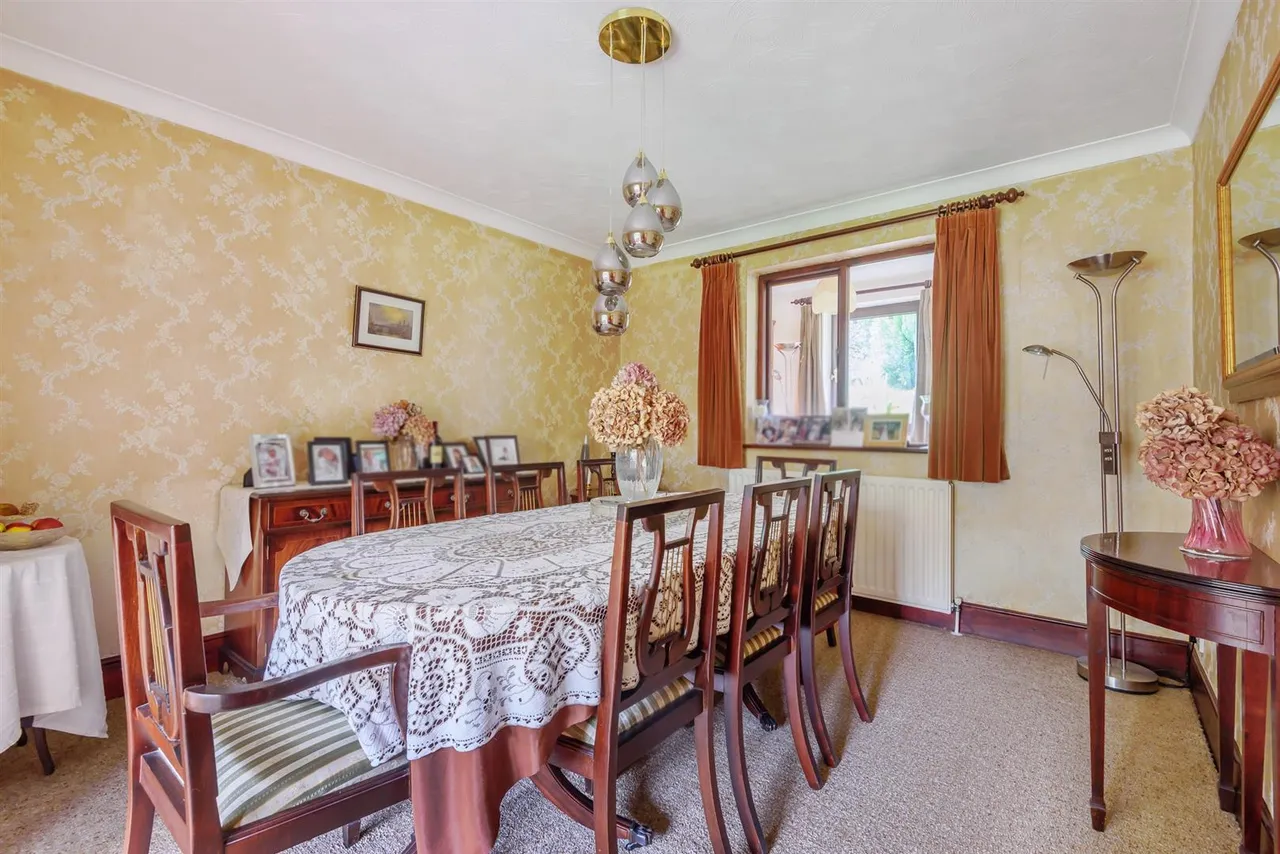 Chapel Road, Sarisbury Green, photo 5
