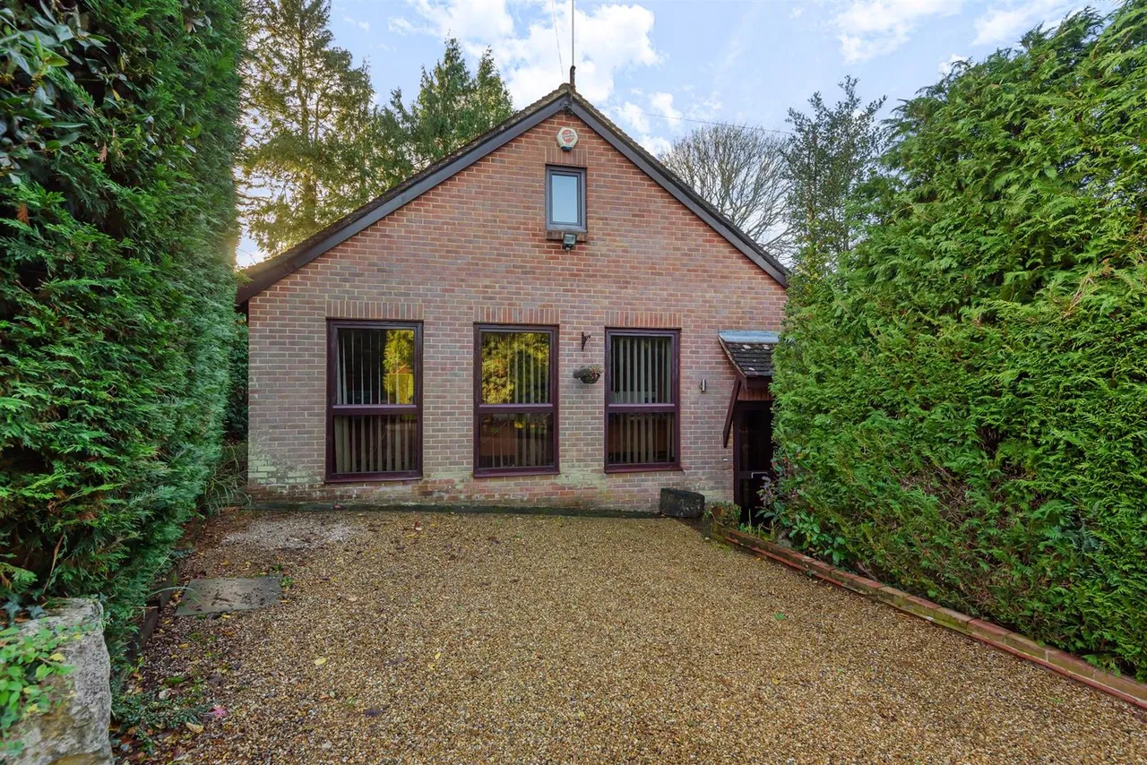 Chapel Road, Sarisbury Green, photo 18
