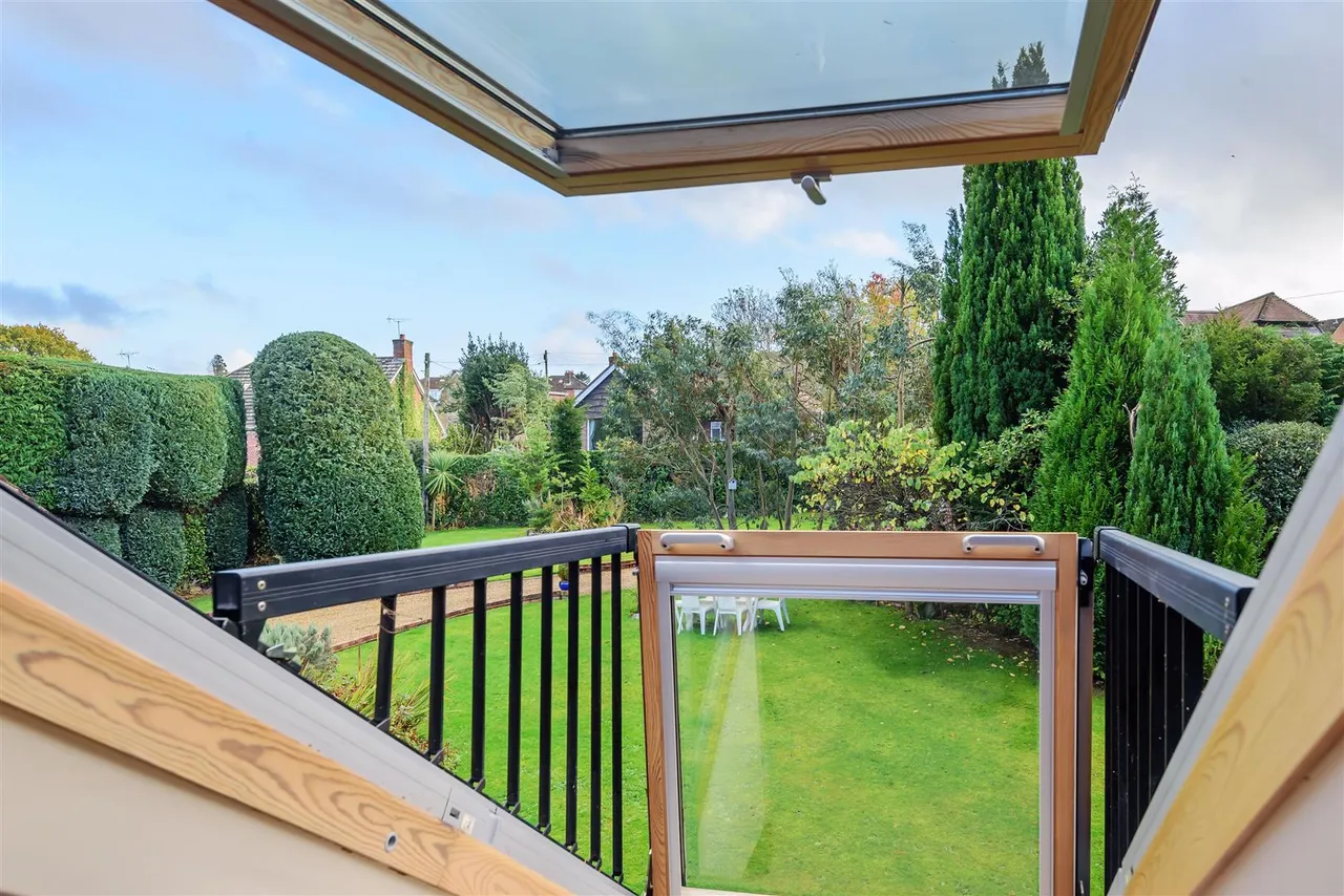 Chapel Road, Sarisbury Green, photo 13
