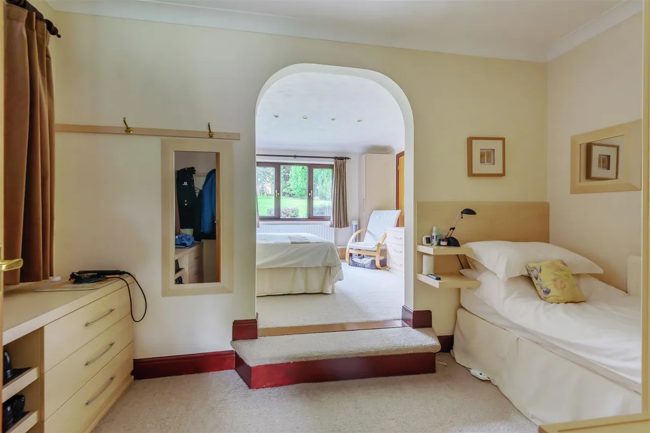 Chapel Road, Sarisbury Green, photo 8