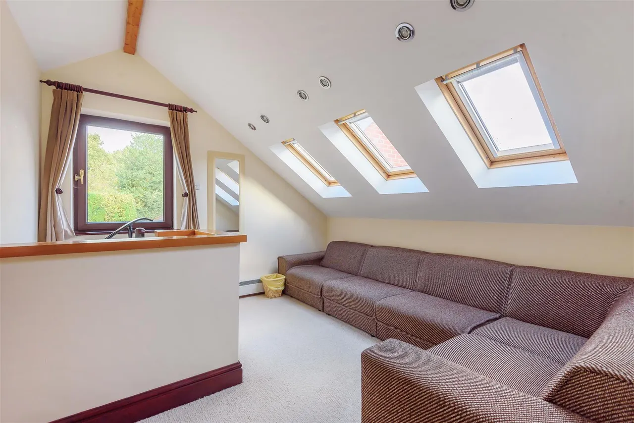 Chapel Road, Sarisbury Green, photo 14