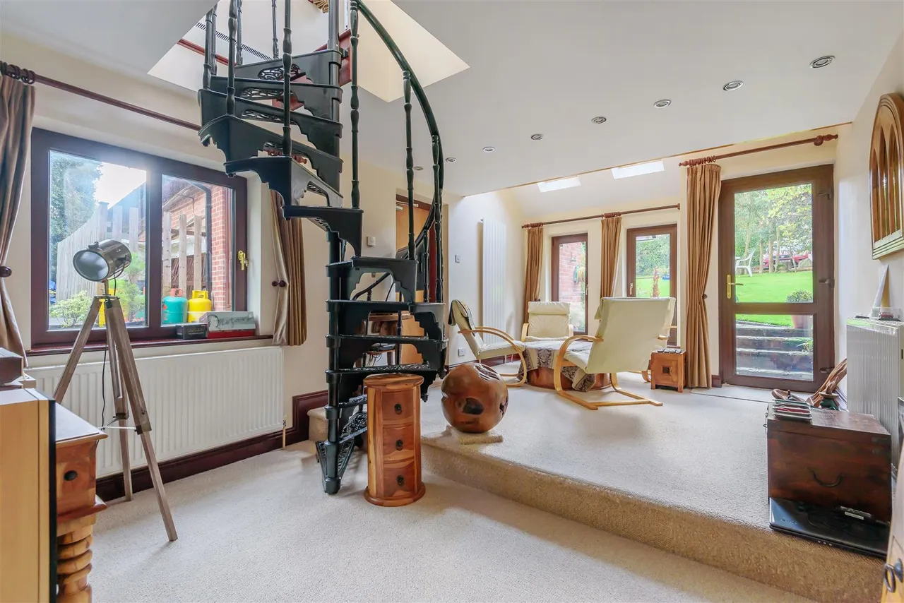 Chapel Road, Sarisbury Green, photo 6