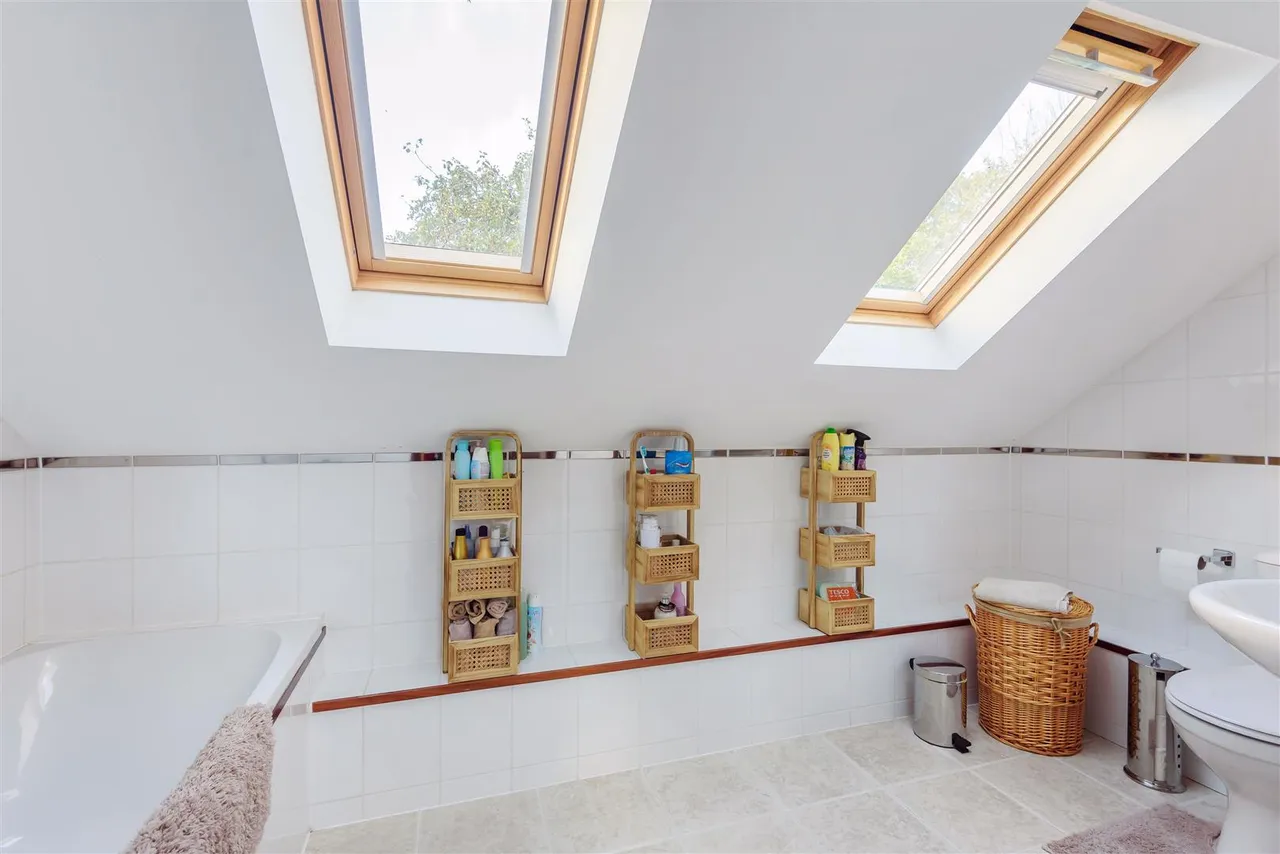 Chapel Road, Sarisbury Green, photo 15