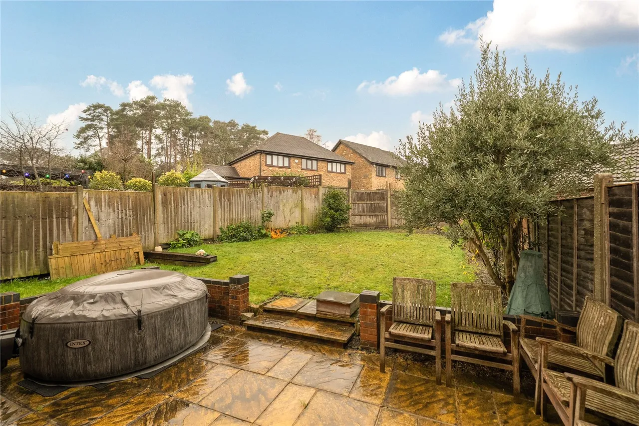 Albert Road, Bagshot, GU19, photo 19