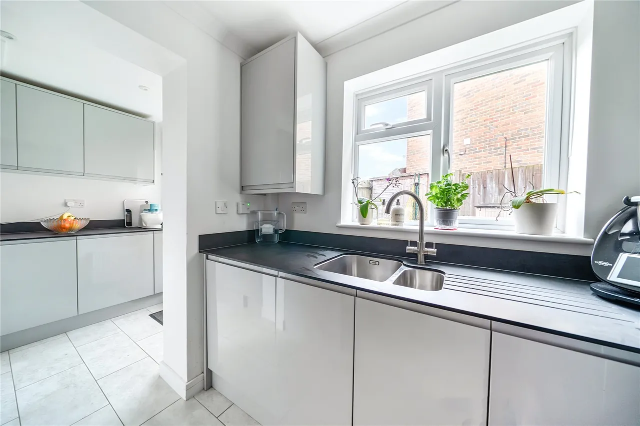 Albert Road, Bagshot, GU19, photo 8