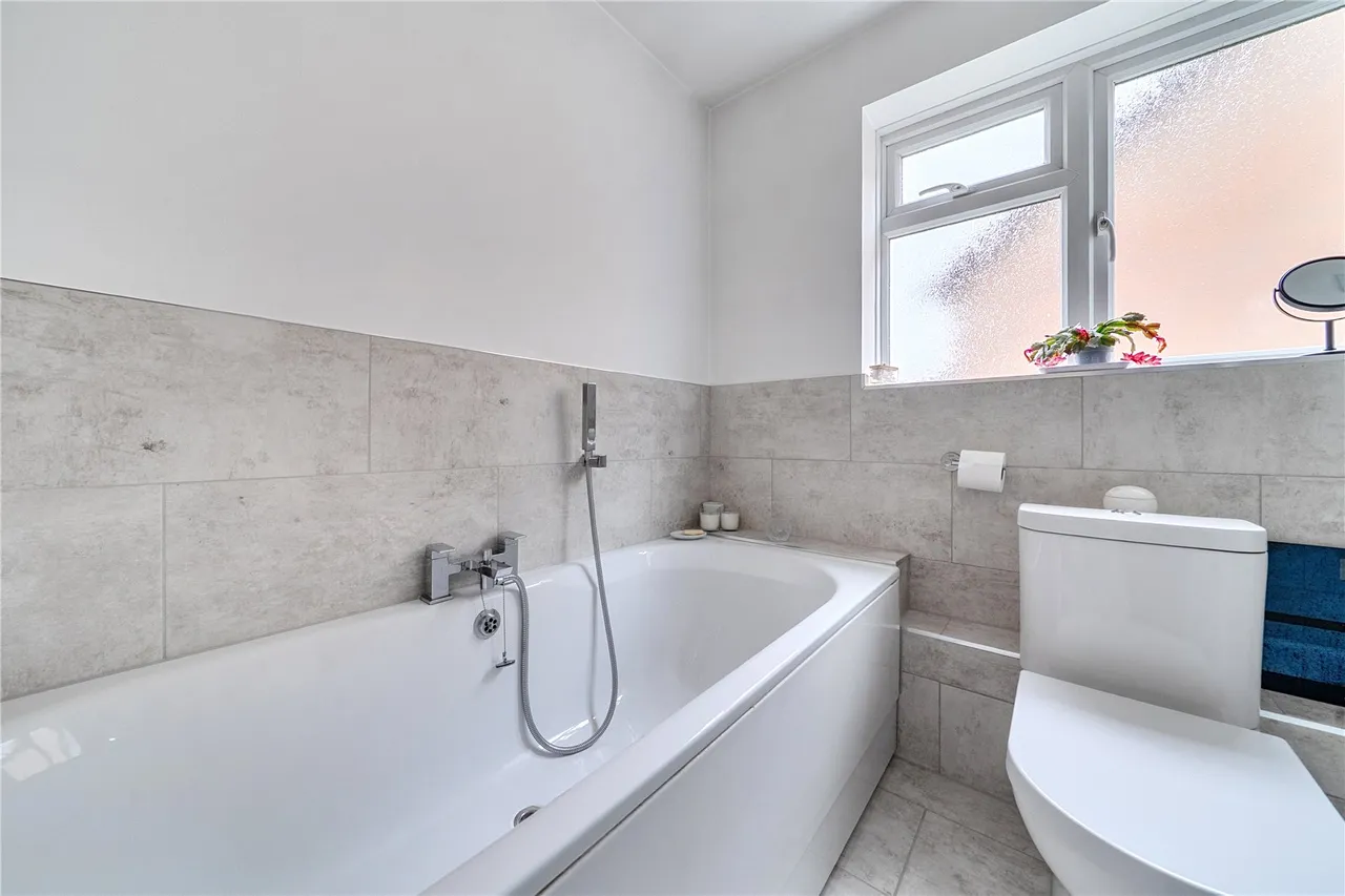 Albert Road, Bagshot, GU19, photo 5