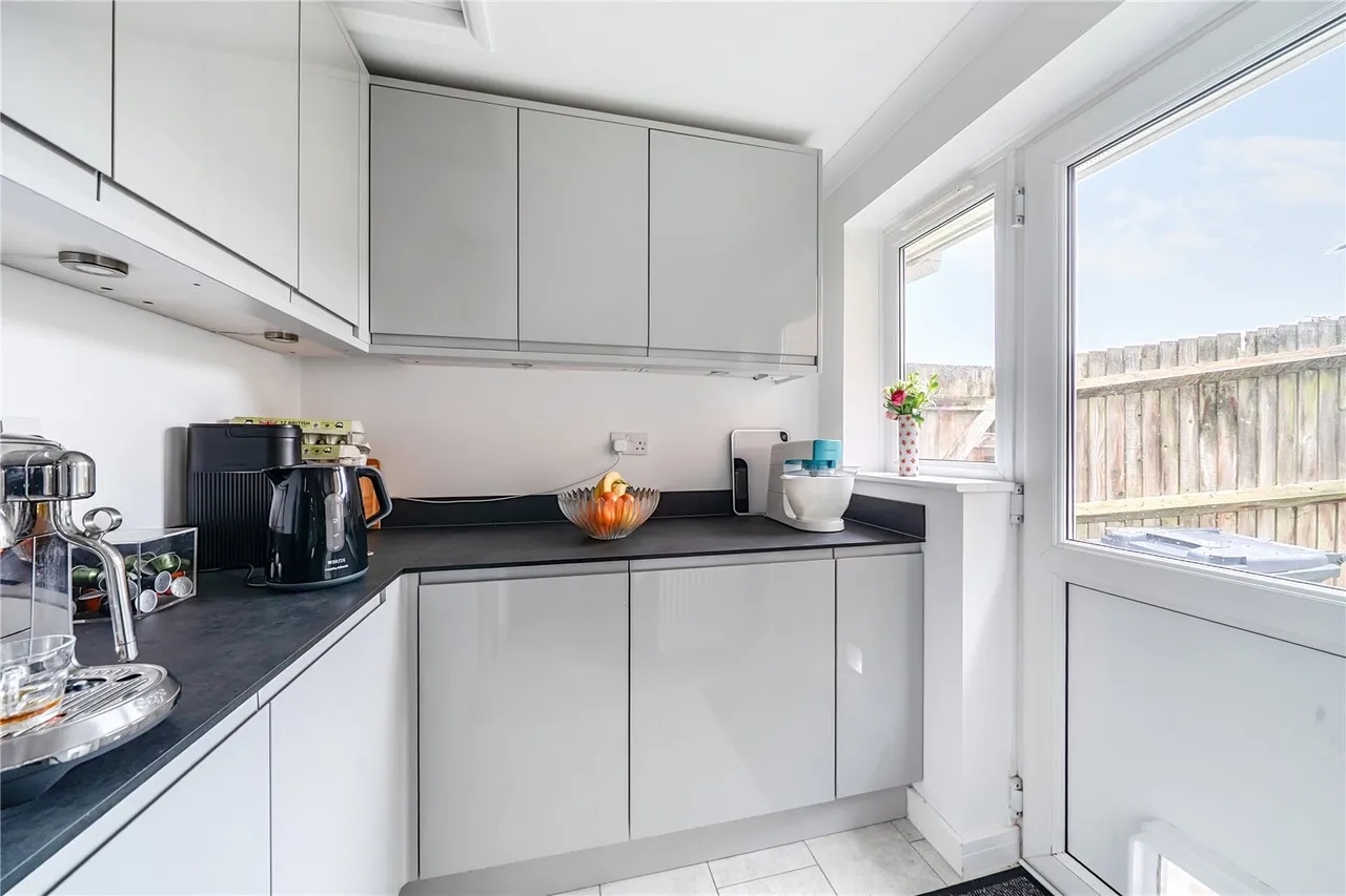 Albert Road, Bagshot, GU19, photo 9
