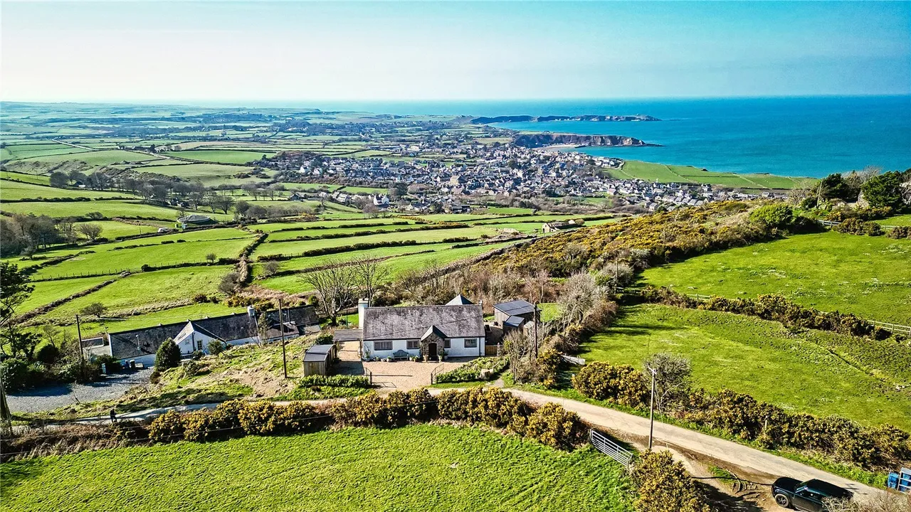 3 bed property for sale, Mynydd Nefyn, Nr Pwllheli, LL53