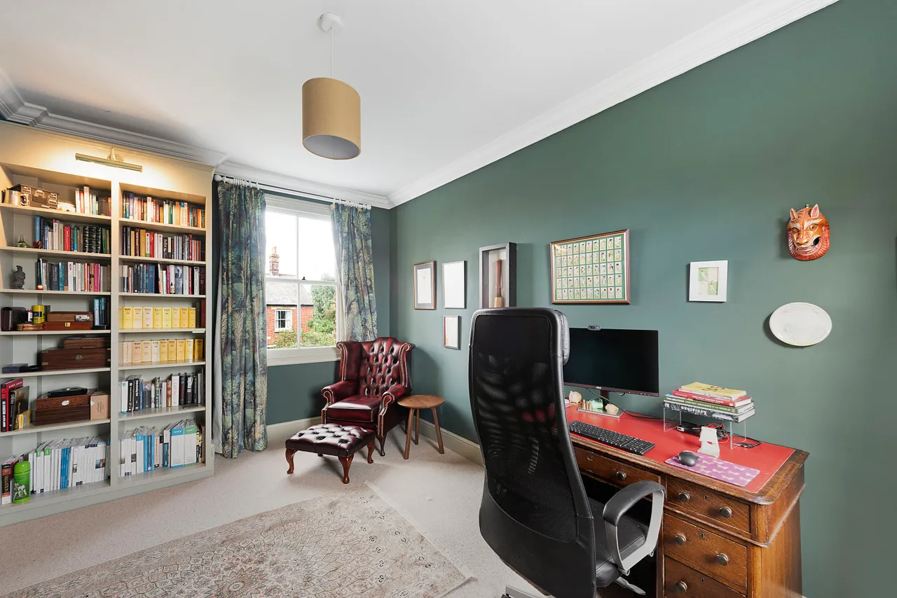 Avenue Road, St. Neots, PE19, photo 16