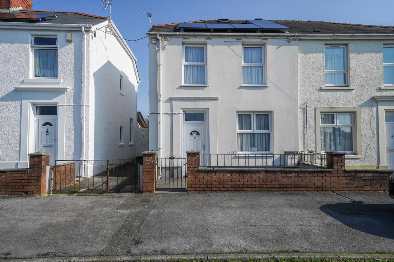 4 bed house for sale, Arthur Street, Ammanford, SA18