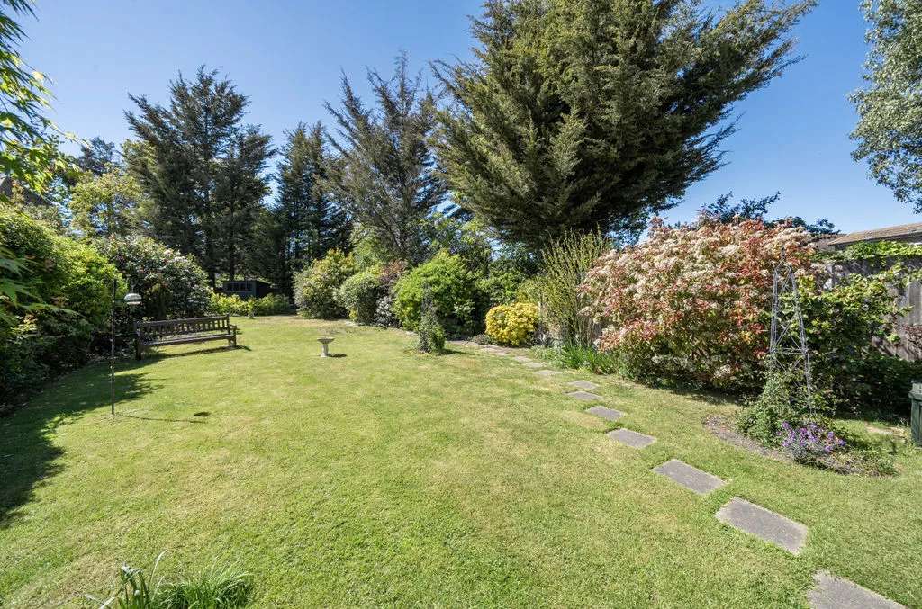 3 bed property for sale — Little Birches, 57 Little Birches Sidcup Greater London Sidcup, SIDCUP, Kent, DA157LN