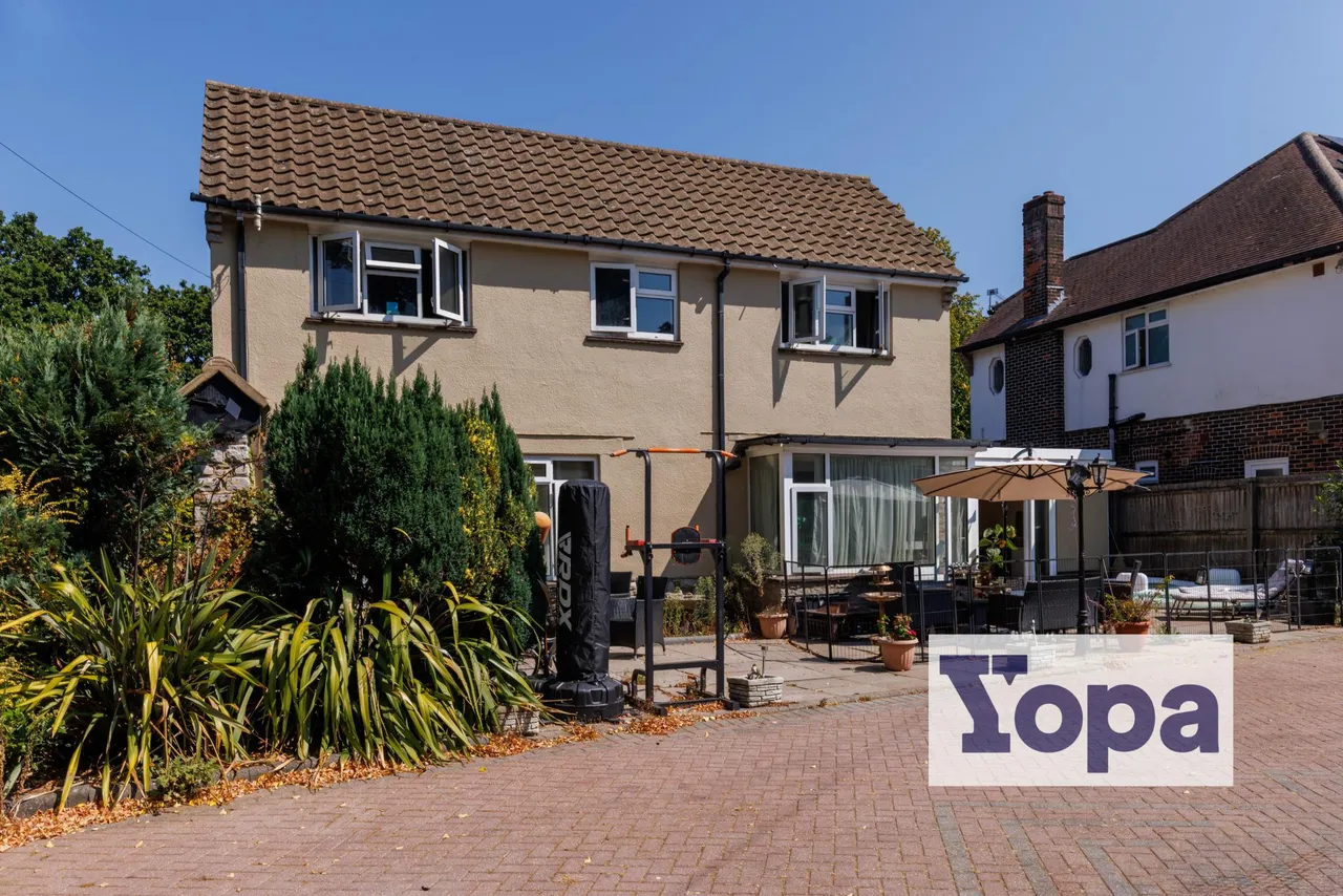 Castle Lane East, Bournemouth, BH7, photo 22
