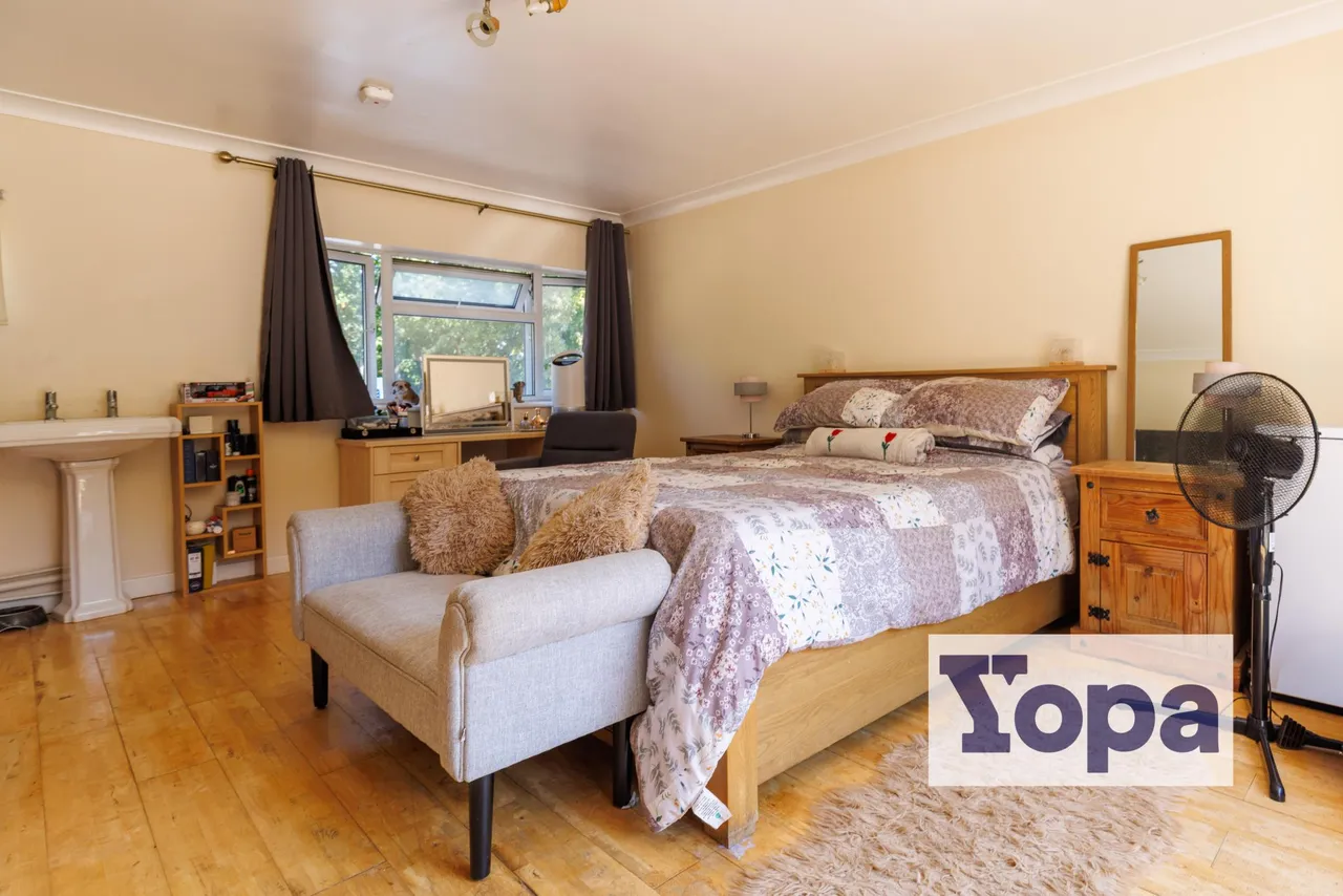 Castle Lane East, Bournemouth, BH7, photo 8