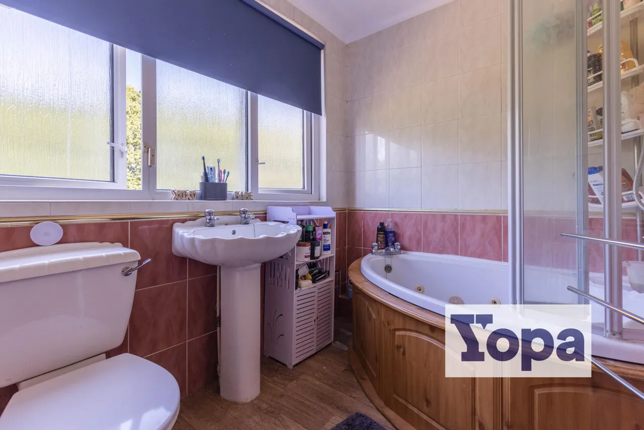 Castle Lane East, Bournemouth, BH7, photo 15