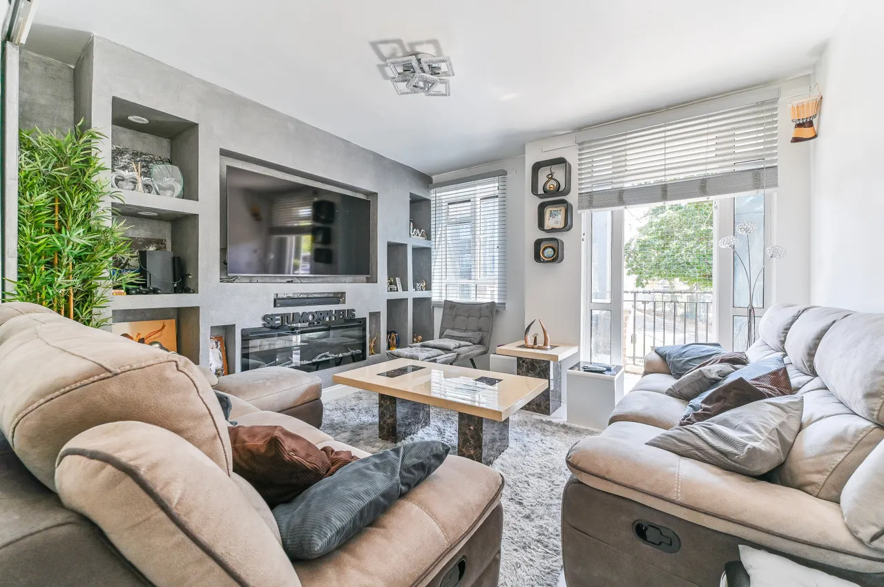 1 bed flat for sale — 20 Bradlord House, Kingswood Estate, London