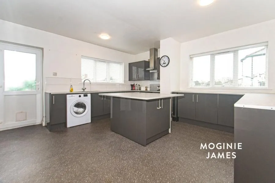 Manor Way, Heath, CF14, photo 2
