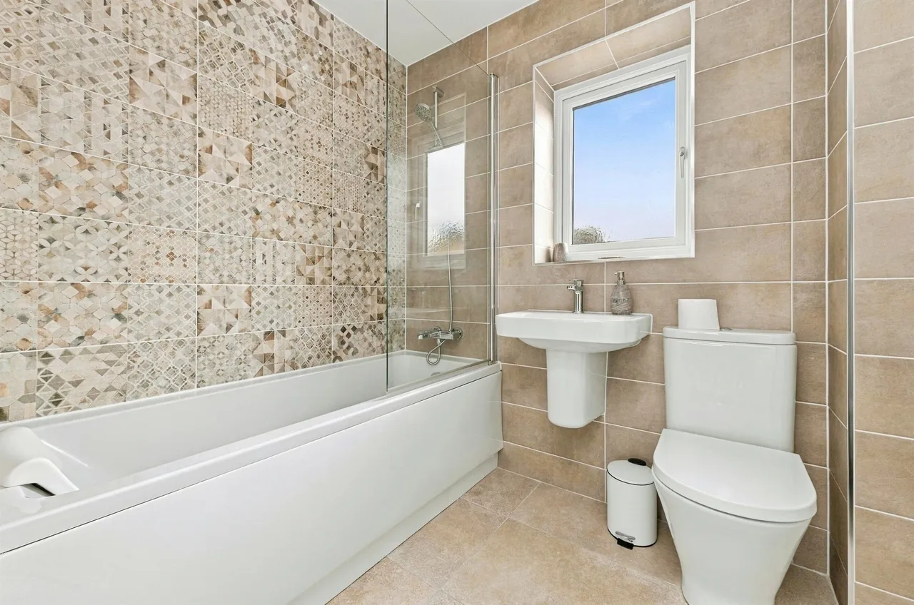 Turnstone Way, Huddersfield, HD4, photo 8