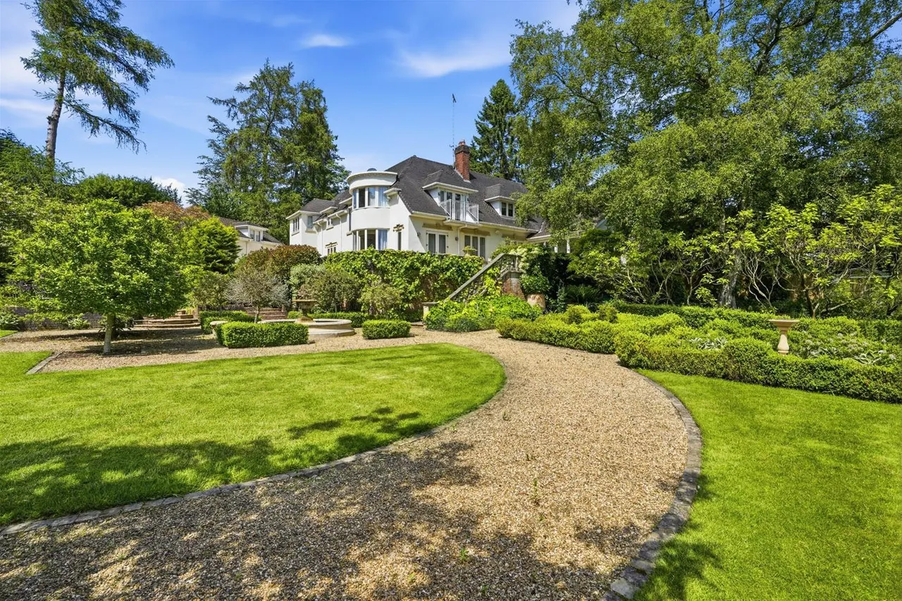5 bed house for sale — Castle Hill, Prestbury