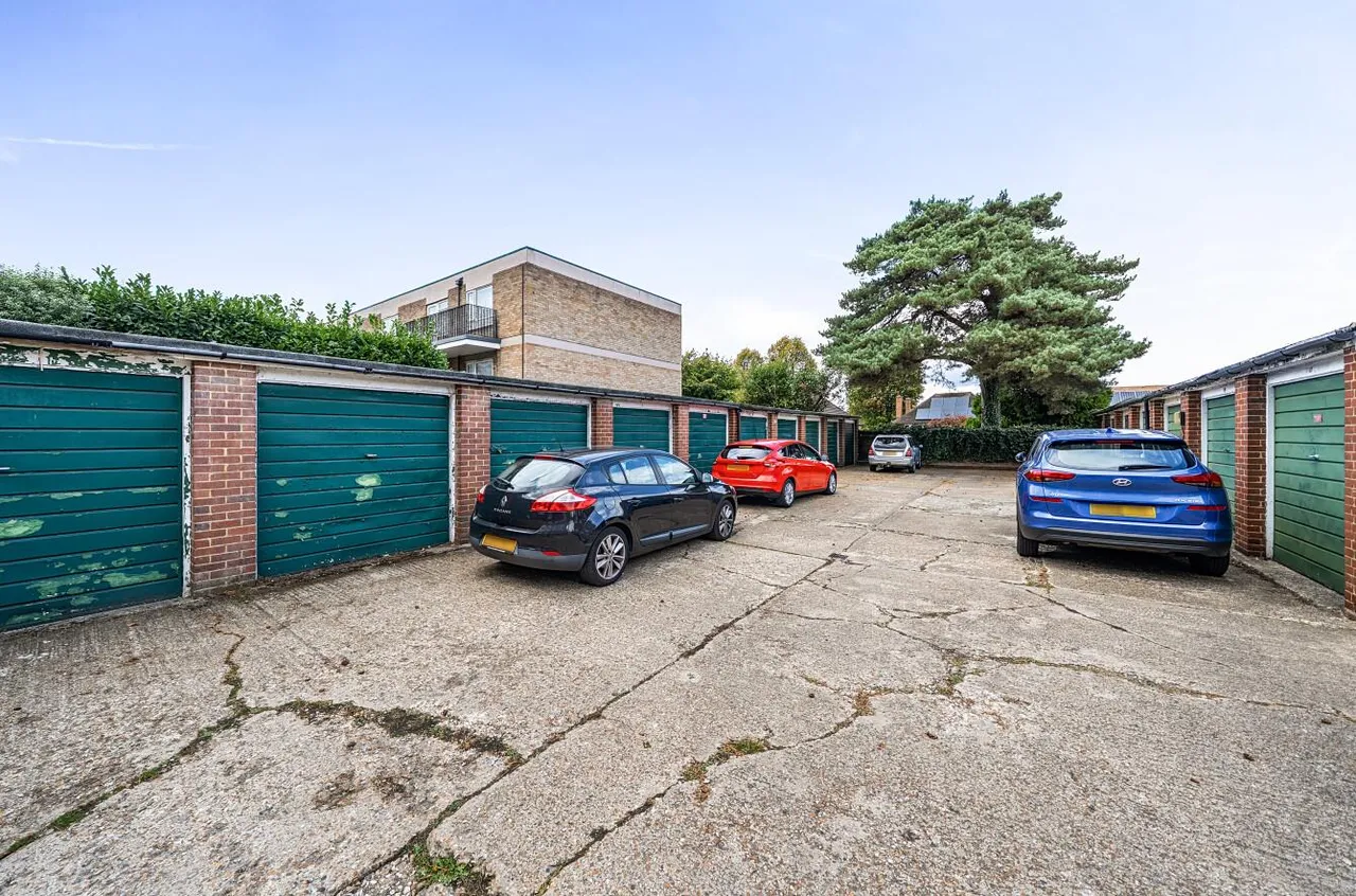 Upper Park Road, Camberley, photo 7