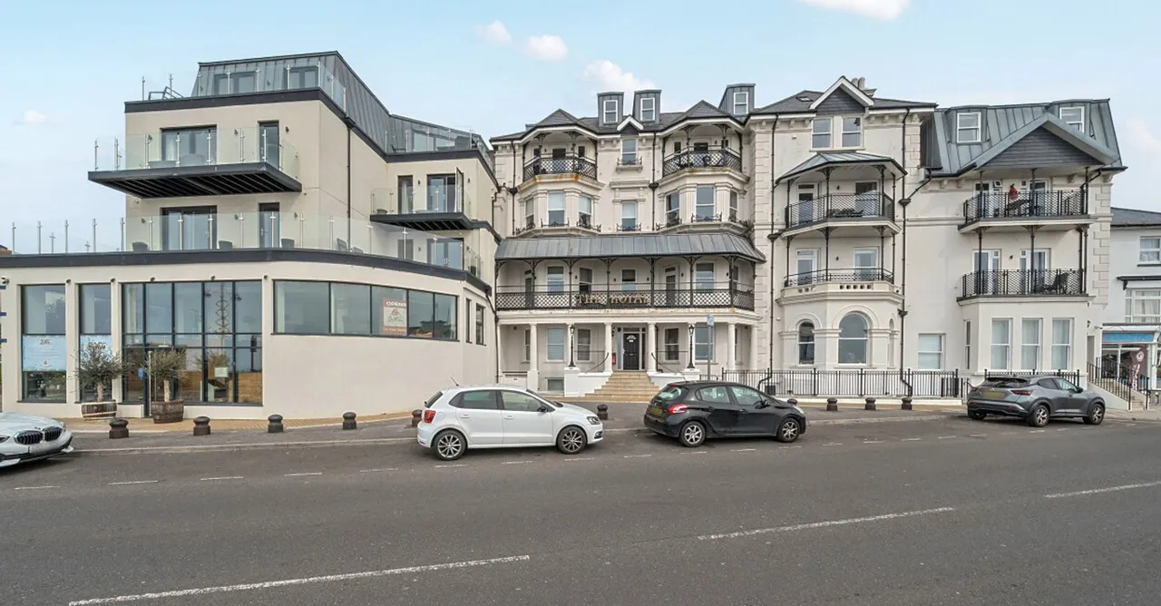 2 bed property for sale, The Esplanade, East Lodge, PO21