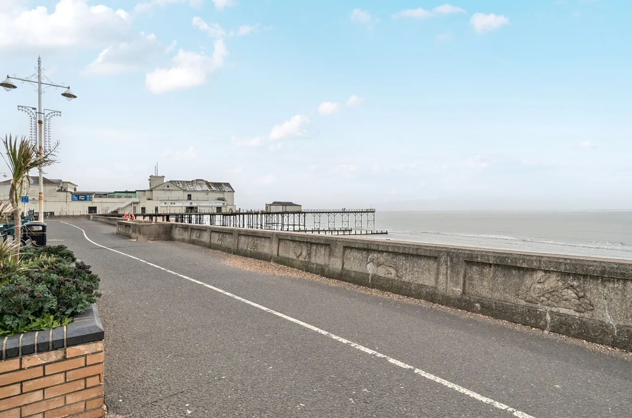 The Esplanade, East Lodge, PO21, photo 12