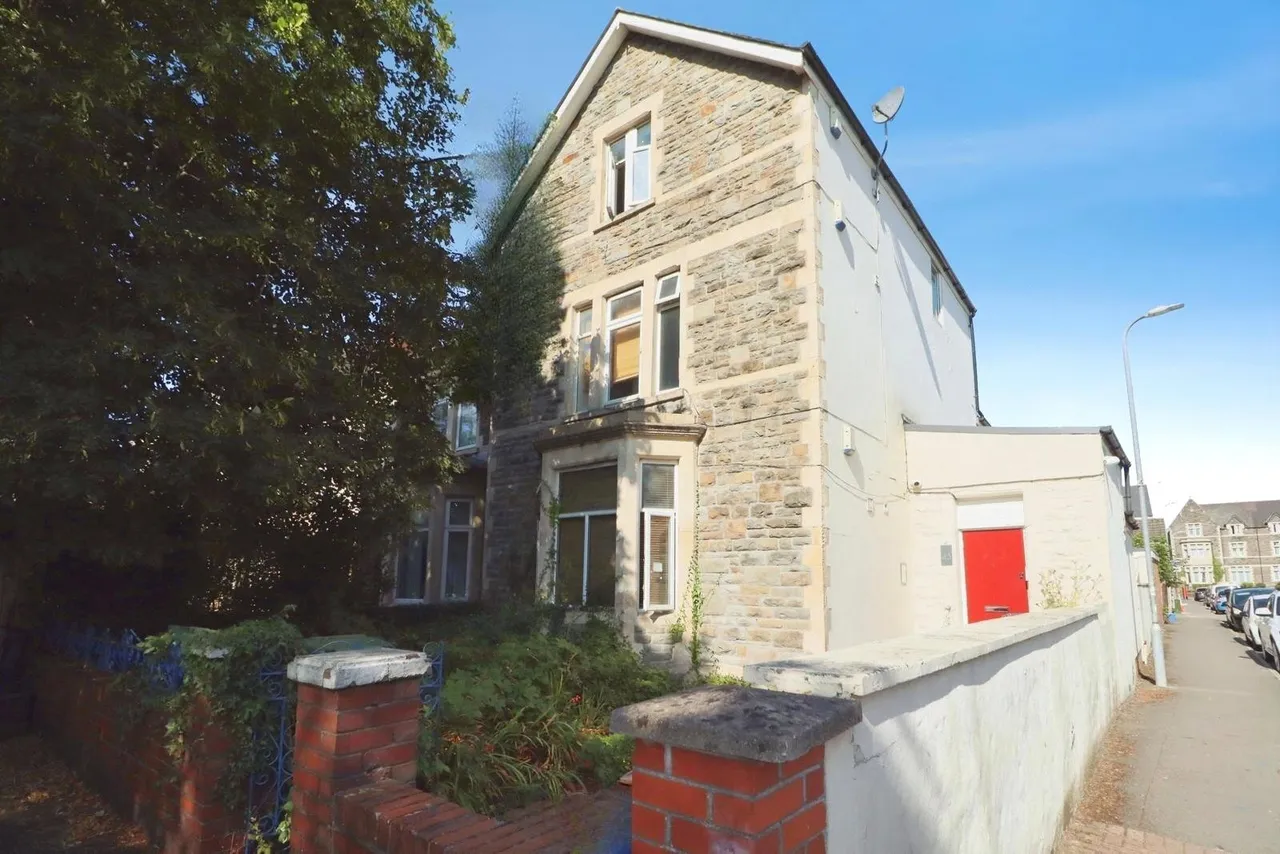 7 bed house for sale — Stacey Road, Cardiff, CF24