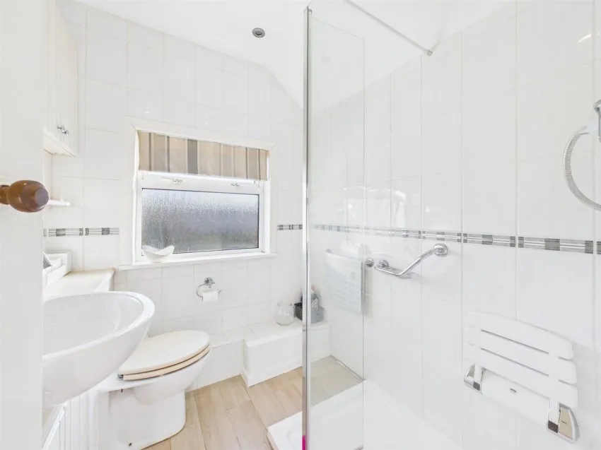 Wellsprings Road, Longlevens, photo 9