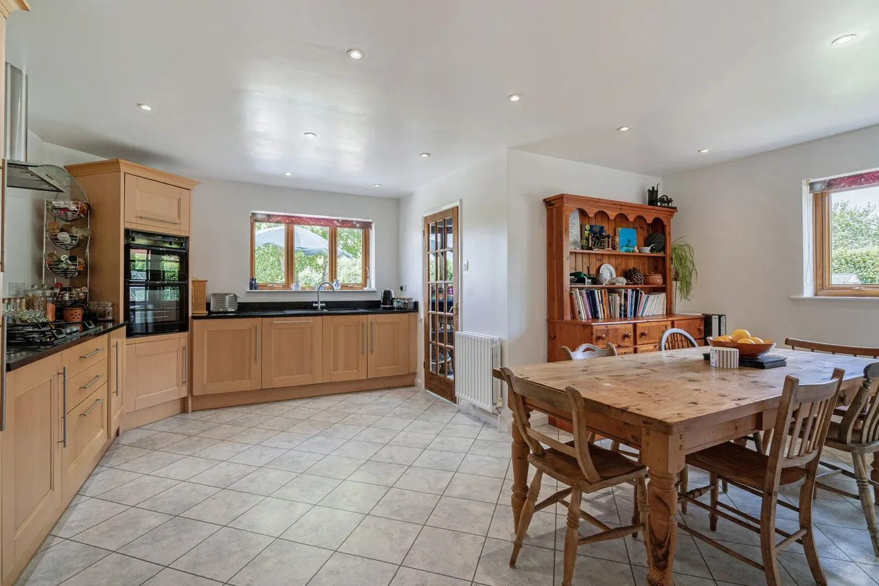 Isington Road, Isington, GU34, photo 6